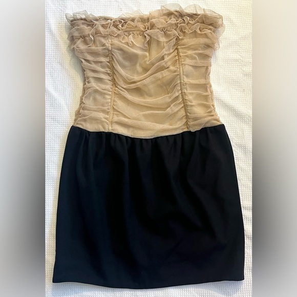 Elizabeth and James Dresses & Skirts - Elizabeth and James Elegant Black and Tan Strapless Wool Lace Mini Dress Size 6